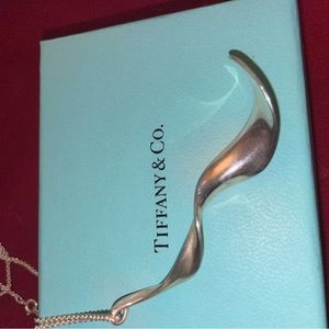 Tiffany &Co sterling silver pendant. Paloma Picasso design. Lotus flower